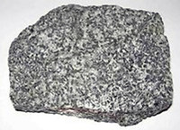 Ett litet foto av den magmatiska bergarten diabas.